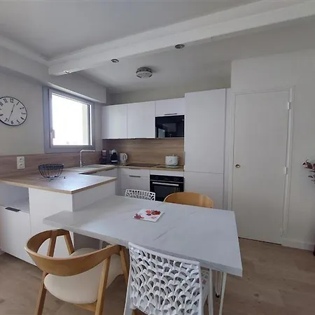 Apartment T2 Renove Au Coeur De - Fr-1-550-95 Royan